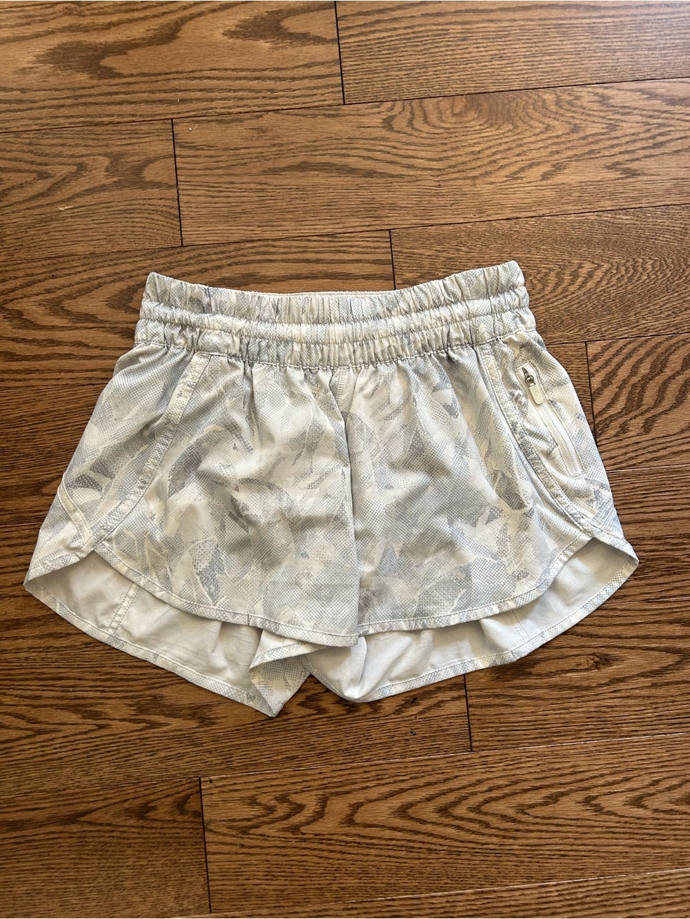 Lululemon tracker shorts size 8